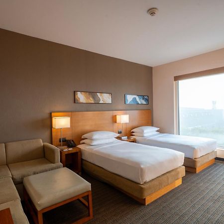 Hyatt Place Gurgaon Udyog Vihar Bagian luar foto Deluxe Room