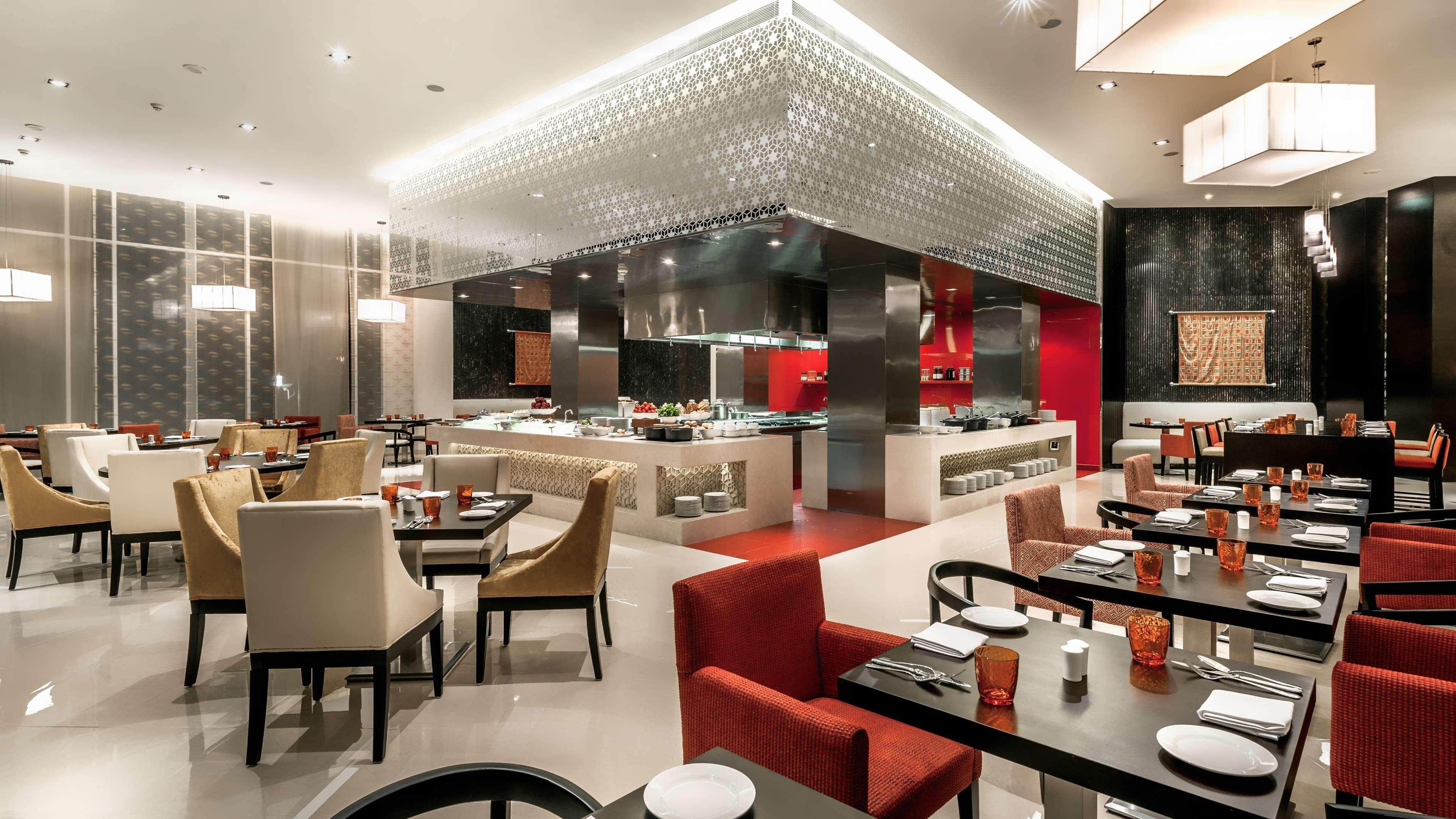 Hyatt Place Gurgaon Udyog Vihar Bagian luar foto The restaurant