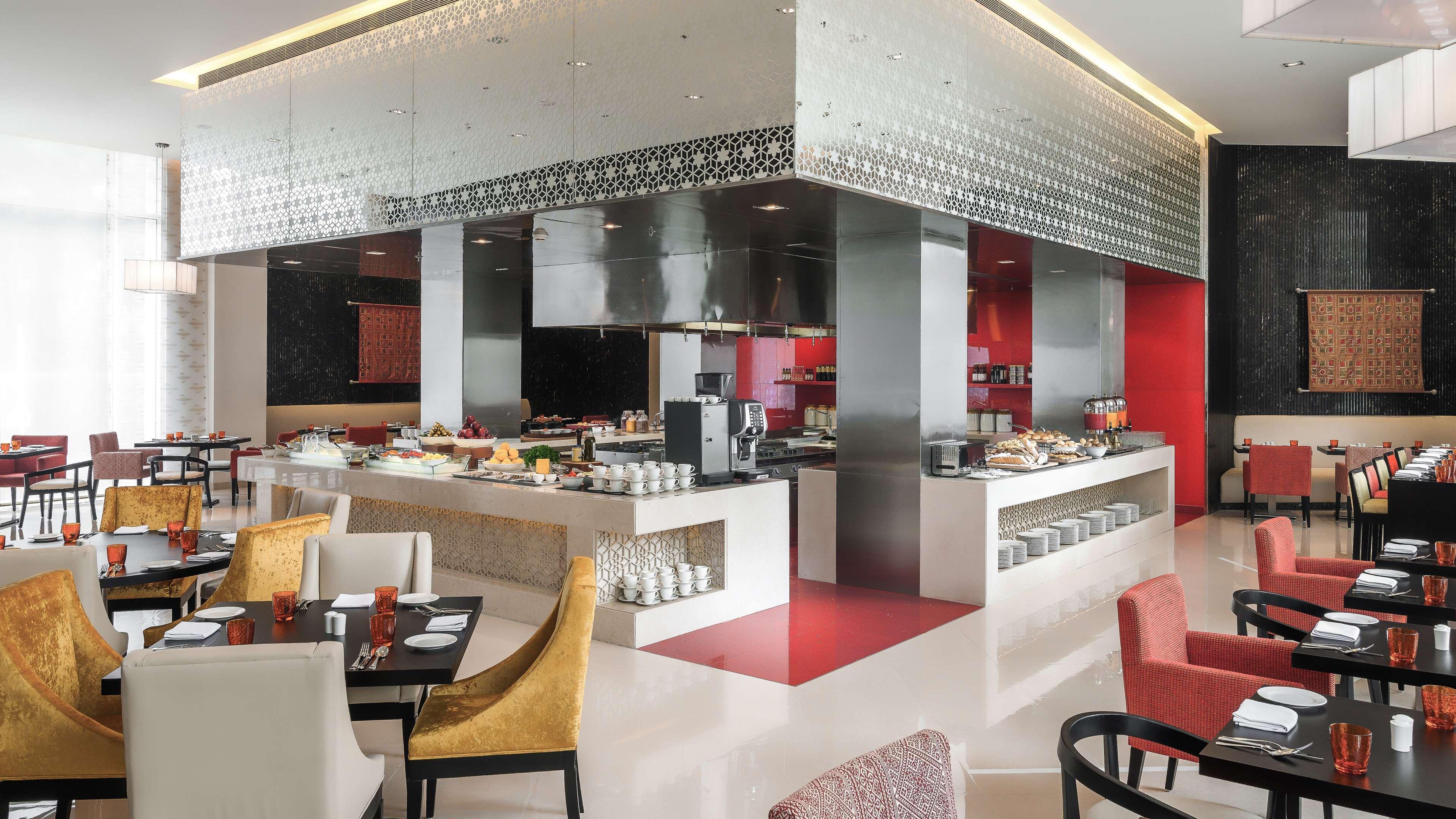 Hyatt Place Gurgaon Udyog Vihar Bagian luar foto The restaurant