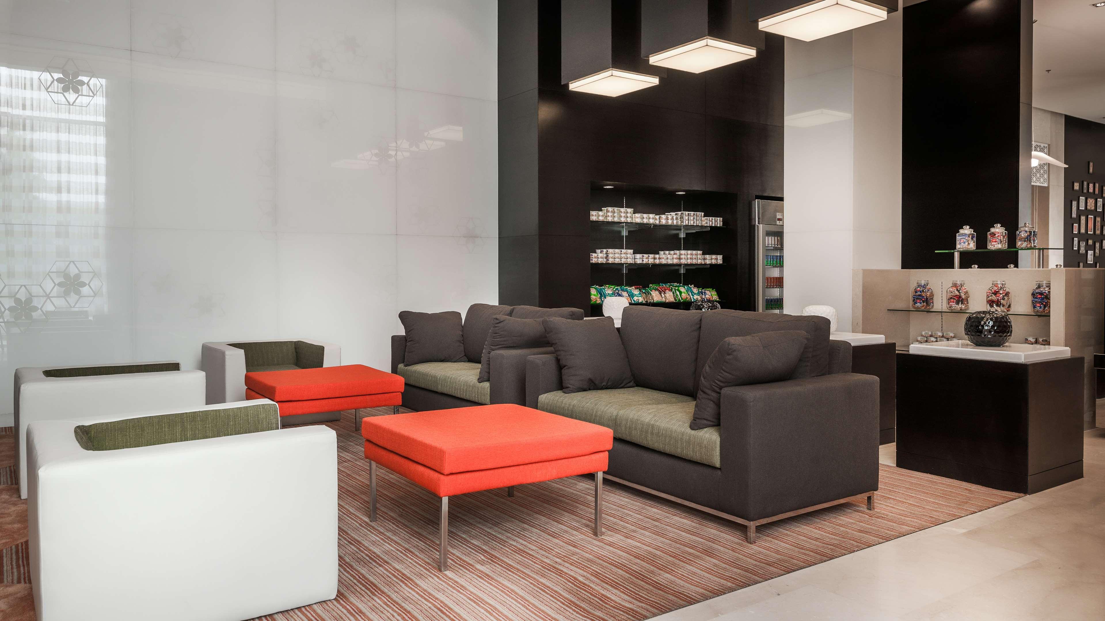 Hyatt Place Gurgaon Udyog Vihar Bagian luar foto The lounge at the airport