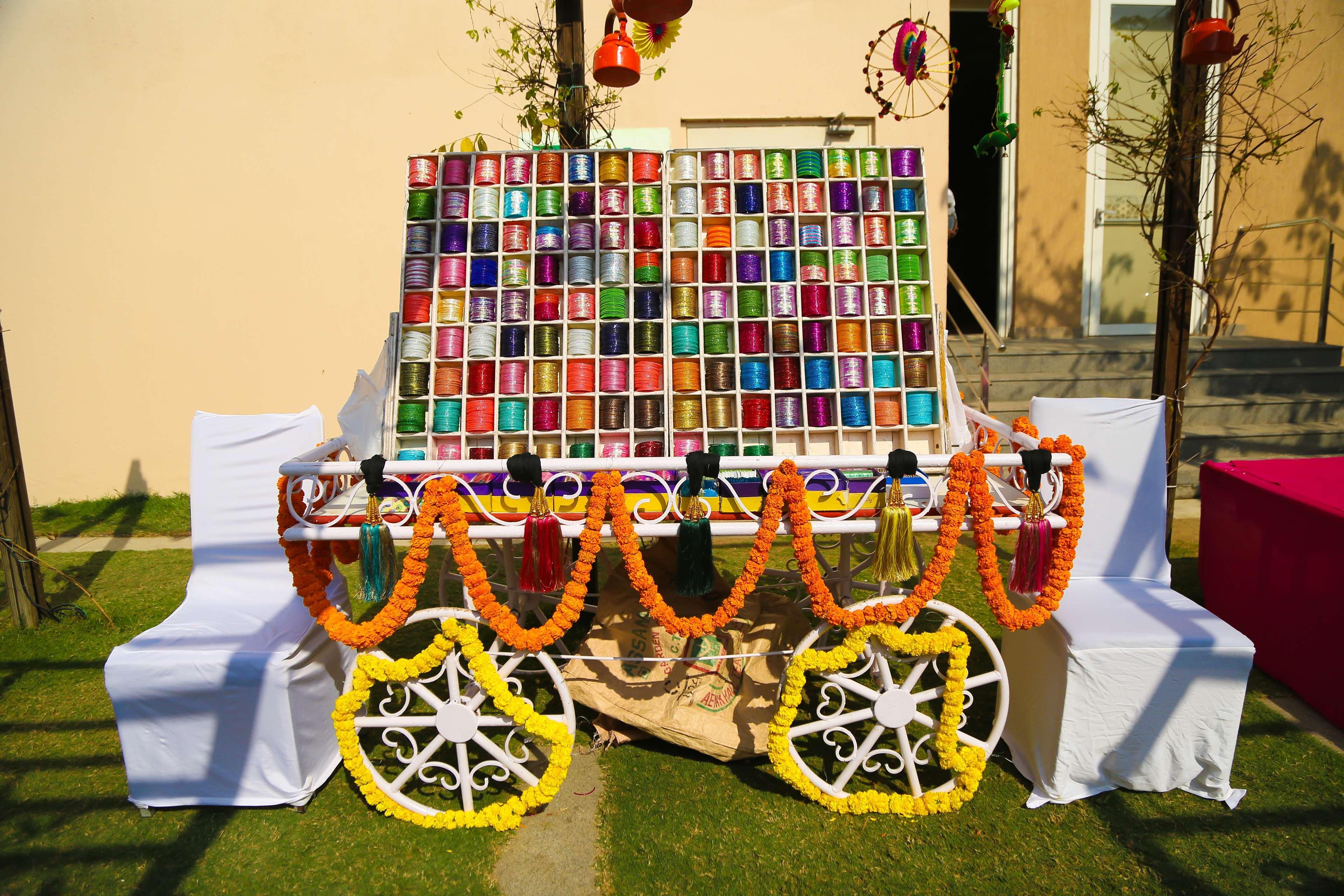 Hyatt Place Gurgaon Udyog Vihar Bagian luar foto A traditional Indian wedding cart