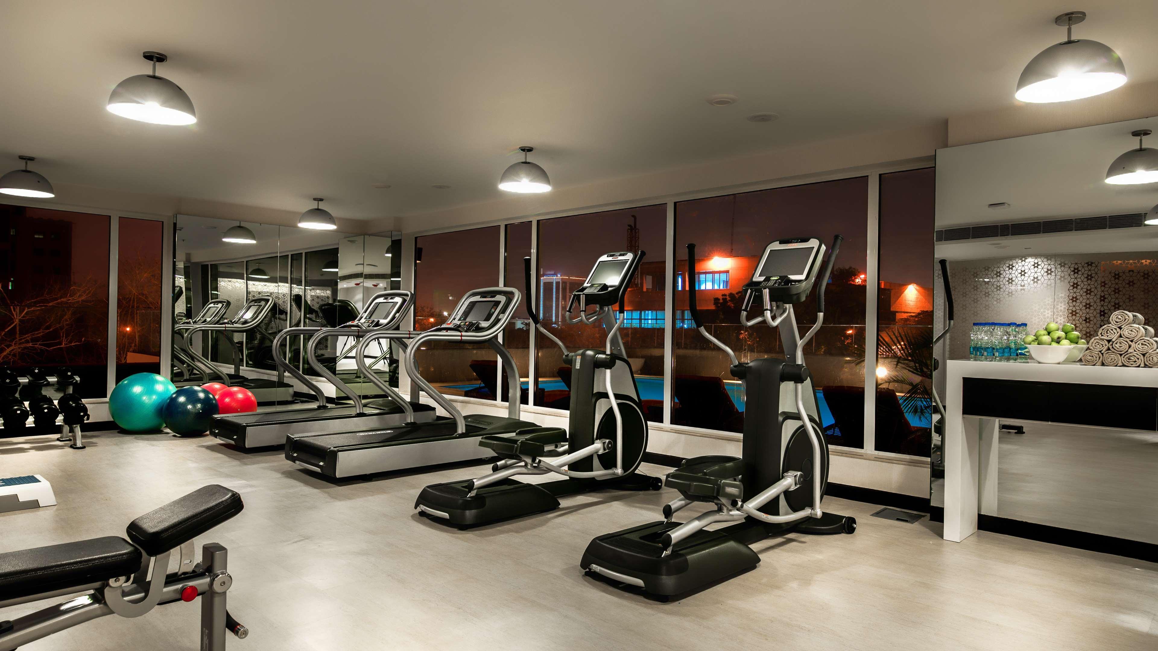 Hyatt Place Gurgaon Udyog Vihar Bagian luar foto A gym in a hotel