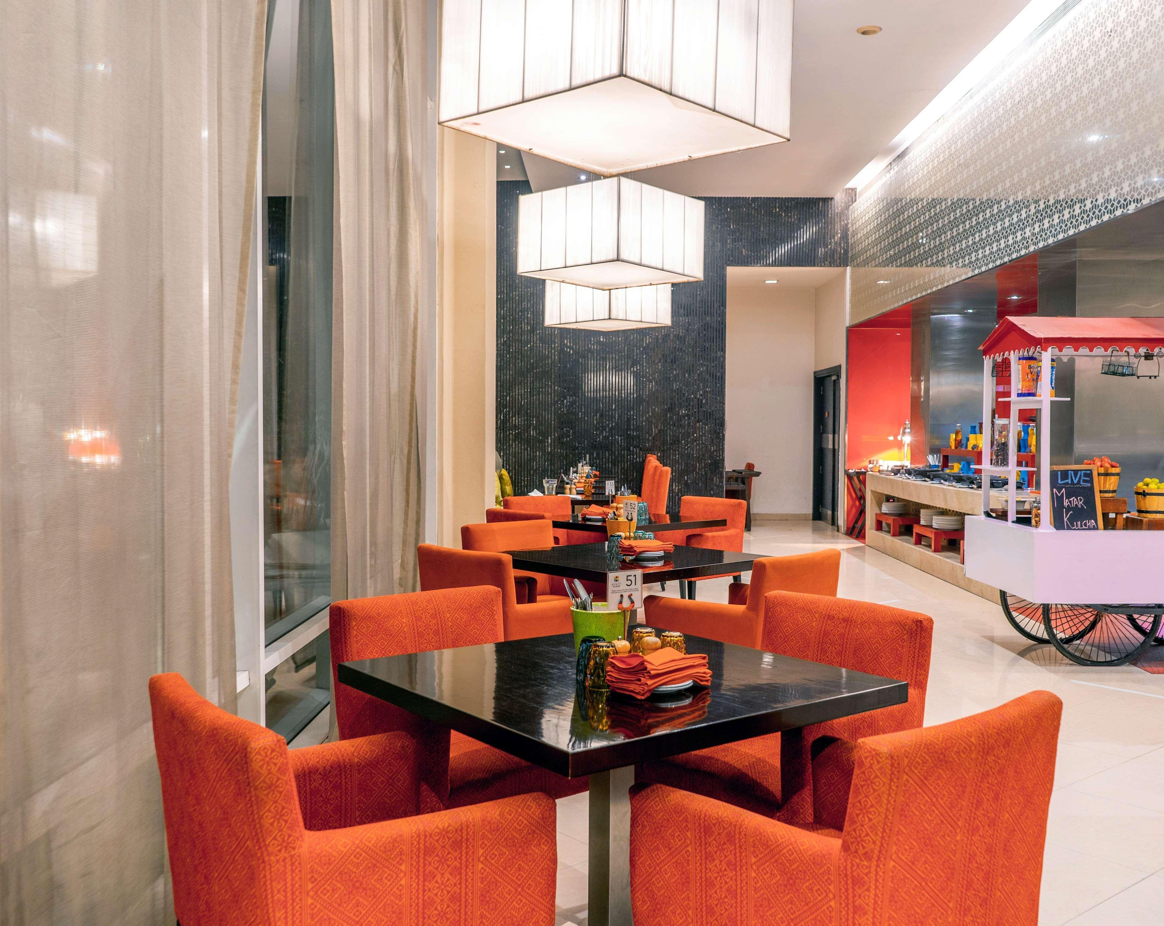 Hyatt Place Gurgaon Udyog Vihar Bagian luar foto The restaurant
