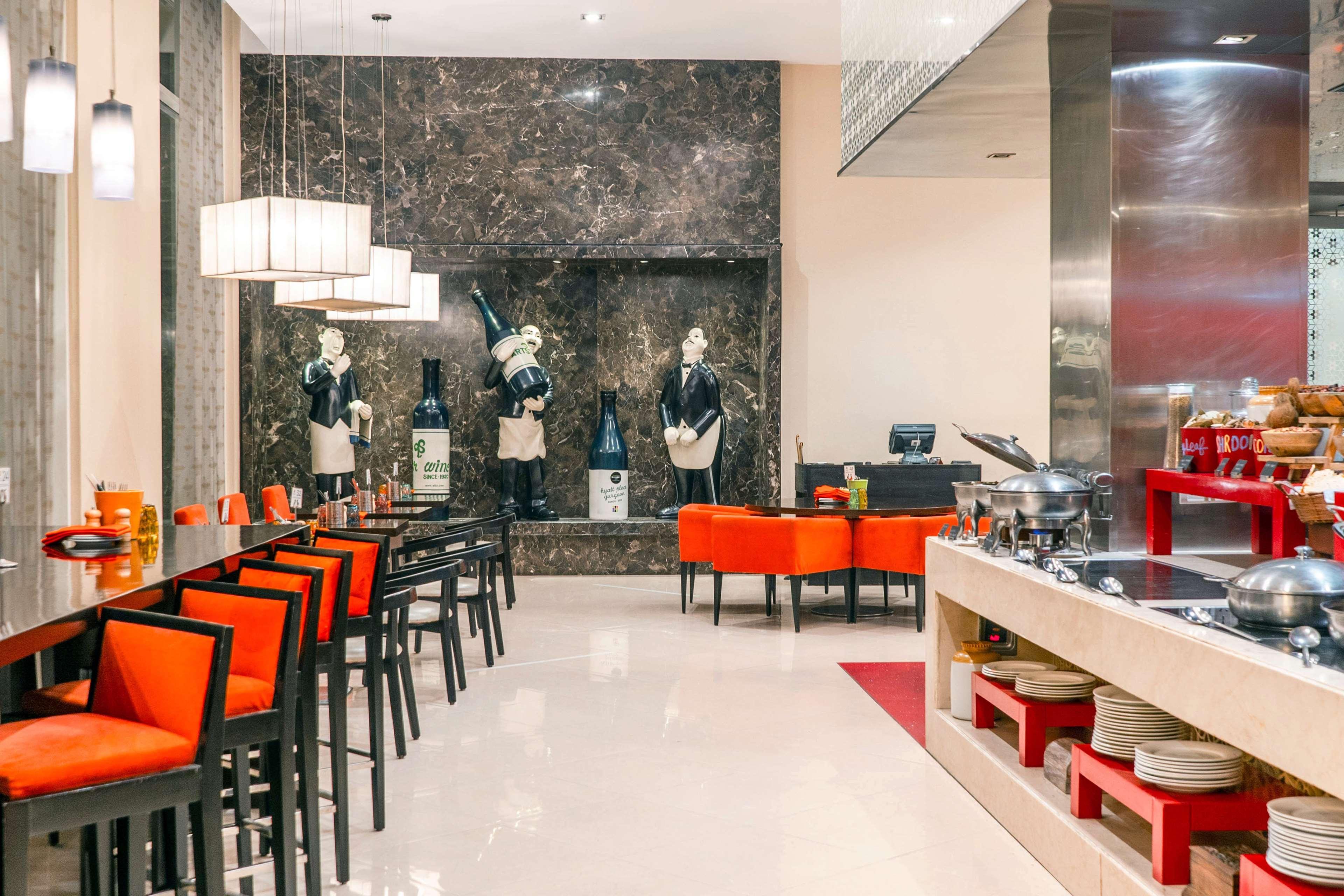 Hyatt Place Gurgaon Udyog Vihar Bagian luar foto The restaurant