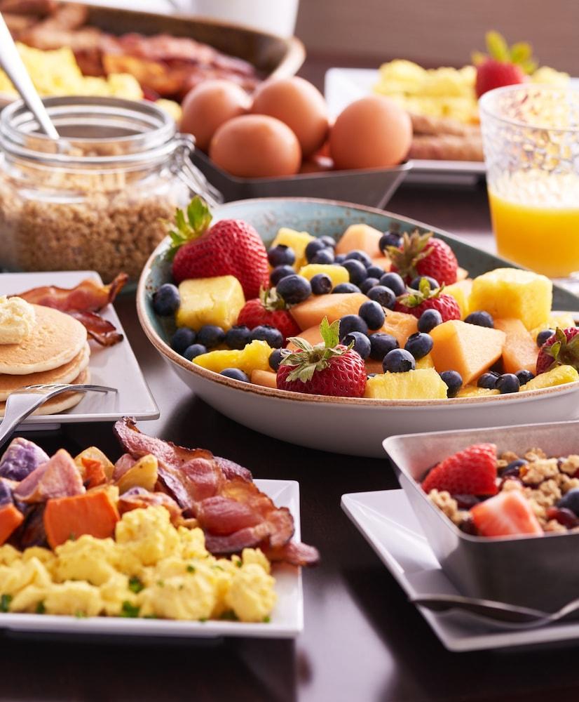 Hyatt Place Gurgaon Udyog Vihar Bagian luar foto Fruit salad
