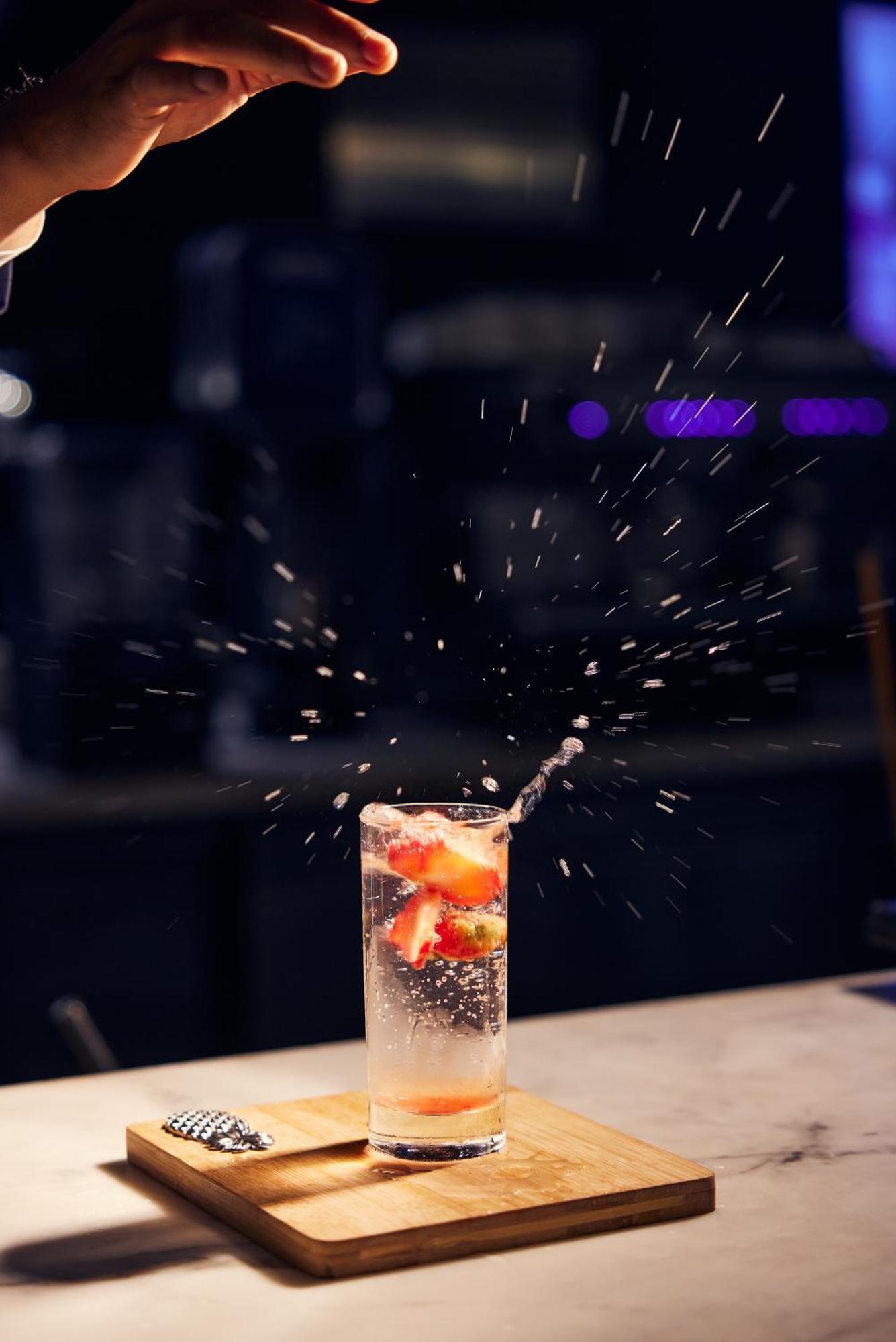 Hyatt Place Gurgaon Udyog Vihar Bagian luar foto A cocktail being prepared