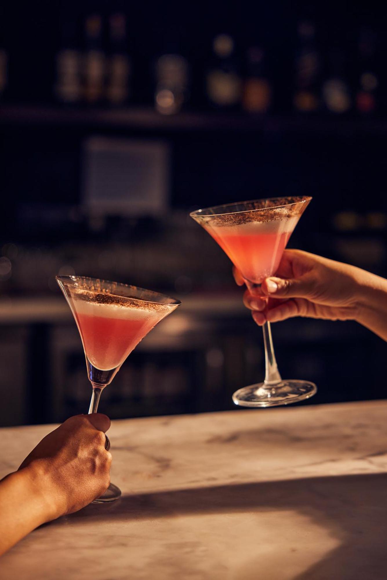 Hyatt Place Gurgaon Udyog Vihar Bagian luar foto A hand holding a martini glass