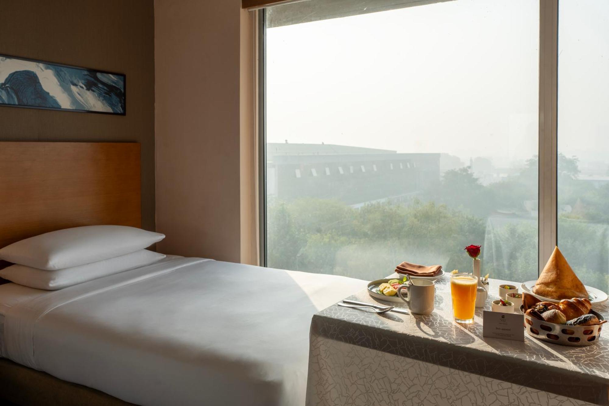 Hyatt Place Gurgaon Udyog Vihar Bagian luar foto A room at the hotel