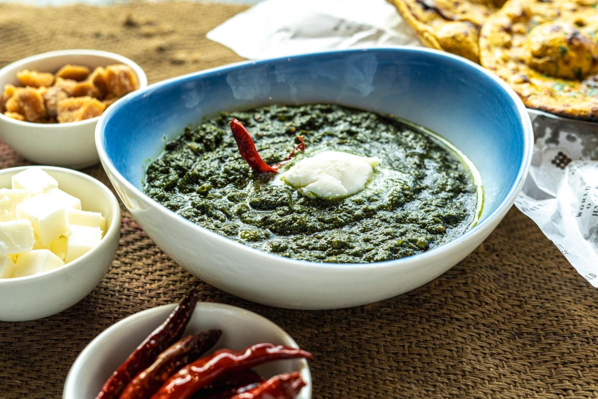 Hyatt Place Gurgaon Udyog Vihar Bagian luar foto Palak paneer