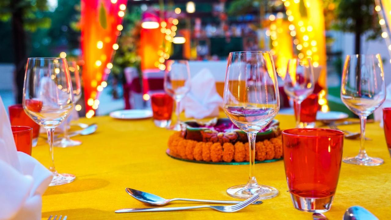 Hyatt Place Gurgaon Udyog Vihar Bagian luar foto A table set for a meal